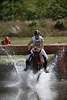 001433_Vielseitigkeit Sportmomente Reitbild Franziska Wulfsberg Hrdesprung Wasserlandung im Gelnderitt auf Lutz 111