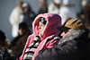 902019_Seniorin im Rosapelz Foto sonnen beim Schlfchen in St. Moritzer Winter Sonnenschein in Buntkleider