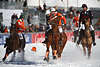 St.Moritz-Polo Pferde Schnee-Galopp Ballkampf-Foto 901302 dynamische Aktionszene Polospiel