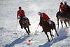 Pferde-Polospieler auf Weissschnee in Gegenlicht Winterpolo dynamische Sportszene Match-Aktion St.Moritz-Polo