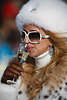 902011_ St. Moritz Poloevent Charme & Beauty Bild: weibliche Schönheit mit Champagner, Gesicht in Pelz