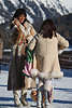 902317_ St. Moritz Snow-Polo Leute & Glammy, Glanz & Glamour, weibliches Charme & Beauty Gesichter in Pelzkreation
