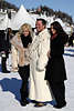 902476_ Prinz Marcus von Anhalt im weißen Pelzmantel mit seinen 2 Mädels Foto in St. Moritz beim Poloevent auf Schnee