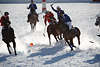 901431_ Faszination St. Moritz Snow-Polo: Polospieler am Ball im Gegenlicht zu Polopferd. Schweiz Polo-Momente