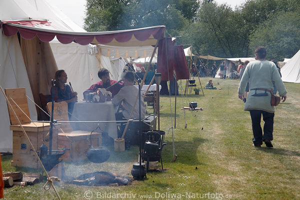 Lagerleben in Zelten wie im Mittelalter Ritter Lagerromantik