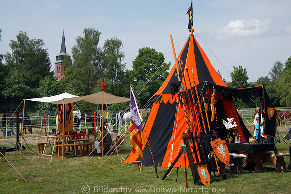 Ritterlager Zelte mit ritterlichen Accessoires