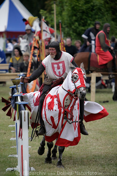 Ritter zu Pferd mittelalterliche Show Wettkampf