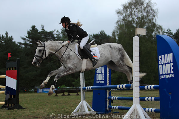 Ponyspringen Mdchen Aktionbild von Parcours