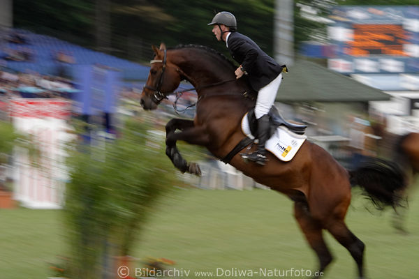 Hrdensprung Marcus Ehning Pferd Sandro Boy Bewegungsbild Spring-Derby Hamburg