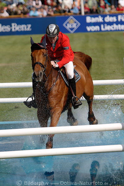 Andre Schrder Wassergraben Reitbild Leopold 115 Speed-Derby Spritzer Dynamik