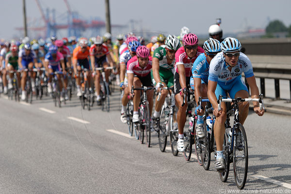 Strassenrad Peletonspitze Fahrradrennen Aktionbild