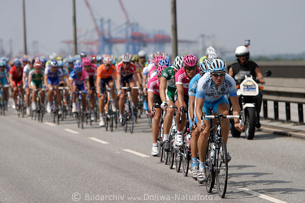 Radprofi von Gerolsteiner fhrt Radrennen-Profigruppe