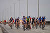 Radrennfahrer Amateure bei Radrennen auf der Khlbrandbrcke in Cyclassics Radsport Sportbild