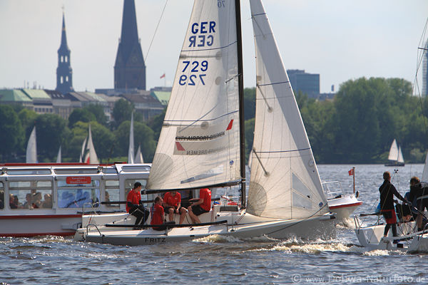 Seglerboot Kollision mit Schiff (fast)