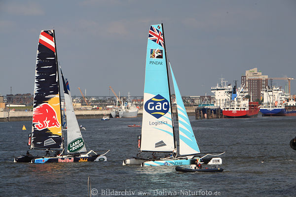 Katamaran Segeln Schiffe in Hamburg Hafen Wasser-Blick Elblandschaft