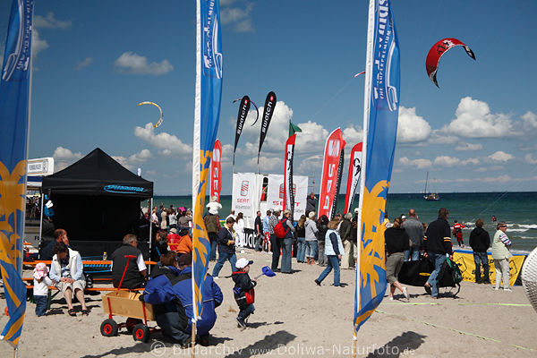 Urlaubfeeling an Ostsee in Wind am Strand beim Kitesurf-Trophy 2008 Foto