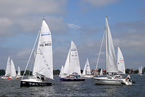Sailors in yacht on water, sailing photo on lake in Masuria Poland, Regatten Segelwelt