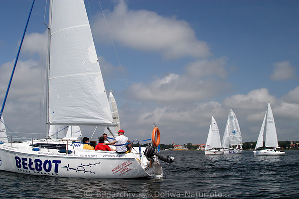 Segeln auf Lwentinsee Bild Yacht Charter mit Segler an Bord Aktivurlaub in Masuren