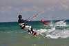 802820_ Kitesurfer in Aktion Fotografie, Kiter Paar in Wind auf Brett stehend, über Wasser brettern, wellenreiten