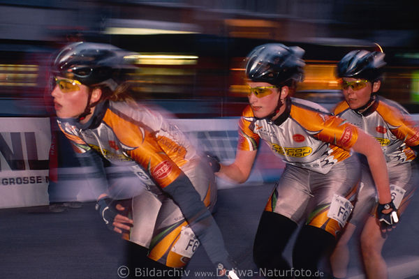 Frauen Skater-team Foto Bewegung Spuren Mannschaft Sprint dicht hinterher Aktionportrt