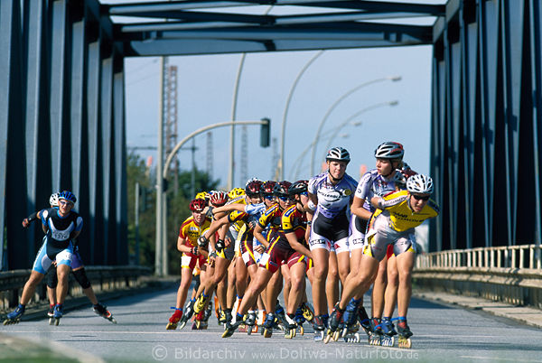 Inline-Skating Foto: Hobby Sportler, Fitness, Massensport Lauf unter Hafen-Brcke Metallgerst