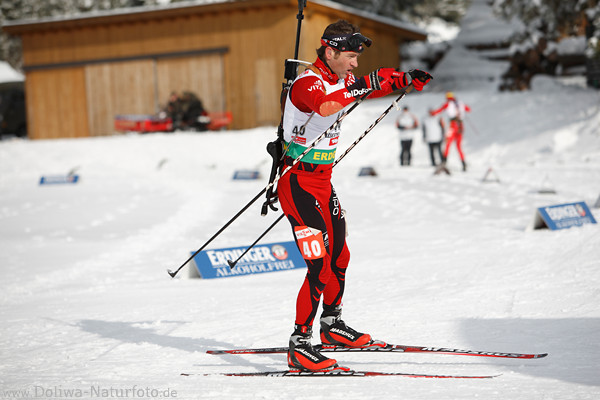 Norweger Ole Einar Bjrndalen auf Biathlon-Loipe siegt 2010 auch in stersund