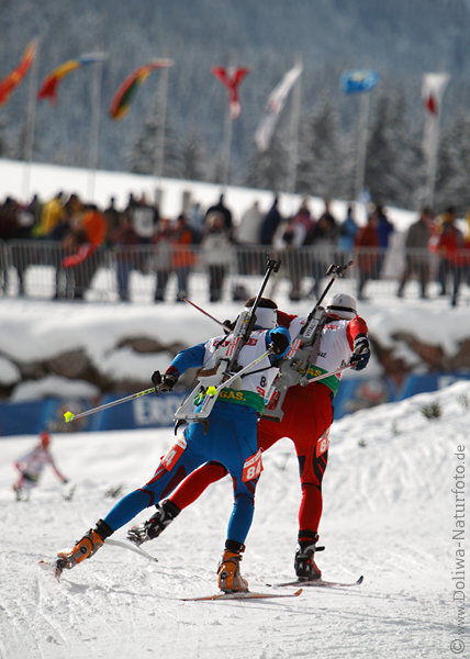 Biathlonlauf im Windschatten des Anderen Paar Skaterstil auf Schiloipe