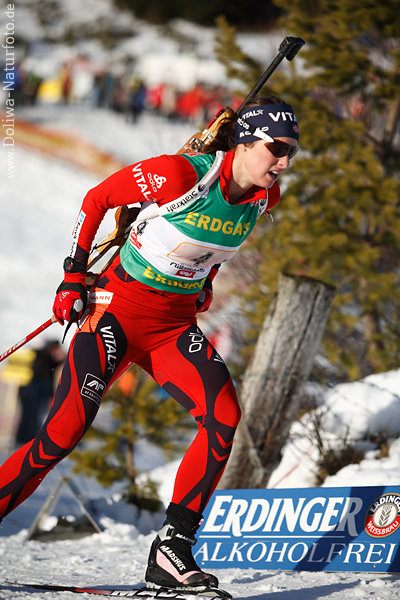 Flatland Ann Kristin Aafedt - Norwegerin Biathletin Sportportrt Weltcup loipe skilaufen mit Gewehr