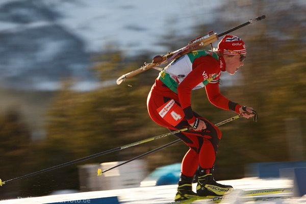 Tora Berger Norwegerin Biathlon Poster rasende Skifahrt
