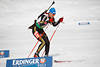 815113_Biathlon dynamische Fotografie Michael Greis Lauf wetteifern zum Sieg auf Weltcup Skiloipe mit Gewehr