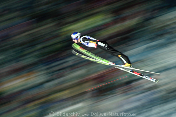Adam Malysz Skiflug vor Bewegungsstreifen
