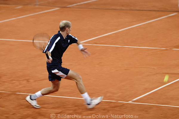 Nikolay Davydenko aus Russland in Aktion, er begeisterte mit technisch perfekten Pssen