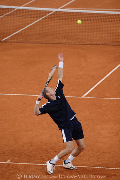 Tennis-Ballaufschlag Foto auf rotem Sand Center-Court Rothenbaum Match