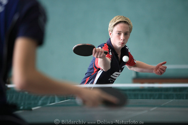 Dominik Beierbach, Tischtennis Aktion Sportbild Rckhand Ballschuss TTC Blau-Rot Walsrode Schler A