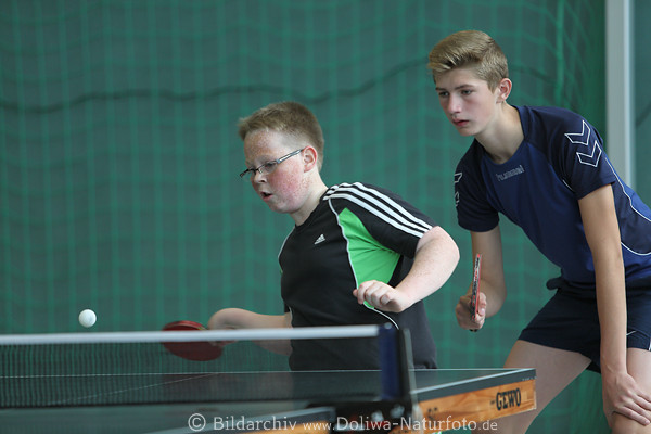 Felix Doppel Ballschuss Matchfoto in Paar mit Partner Christian Tischtennis Schler Vice-Kreismeister Sportbild
