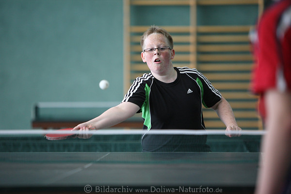 Felix Steinhoff Fotos Tischtennis Sportbilder Ball Aktionportrt MTV Bispingen Spieler