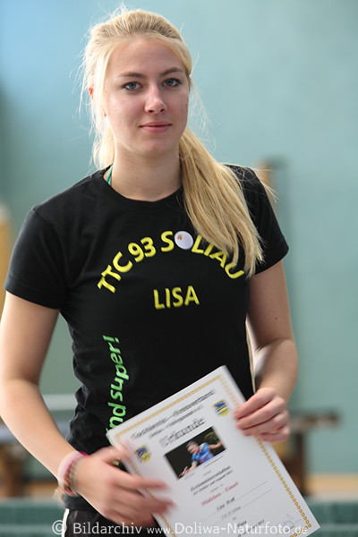 Lisa Wolf mit Urkunde, Mdchen Einzel 3. Platz bei Tischtennis Kreismeisterschaft 2013