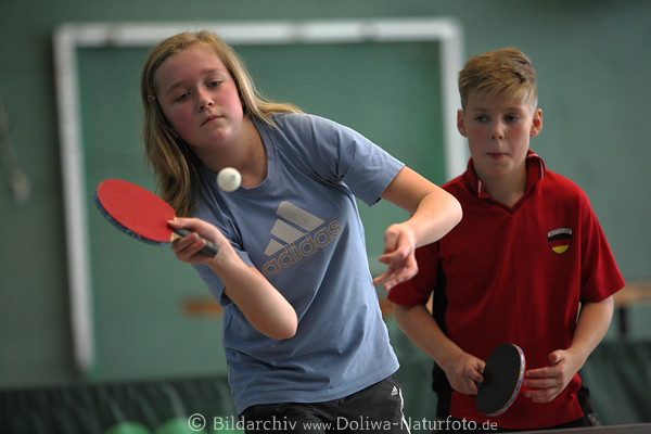 Alina Meyer Foto am Ball mit Vadim Preise, Doppel B Schler 2. Platz Gewinner im Tischtennis