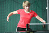 1302914_Mädchen in rot mit Grazie am Ball: Marie-Theres Speck Foto Tischtennis Ballett Sportporträt