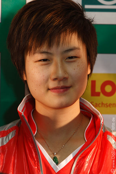 Ding Ning China Pingpongstar hübsches Mädchen Tischtennis TV-Interview nach Weltpokal-Sieg