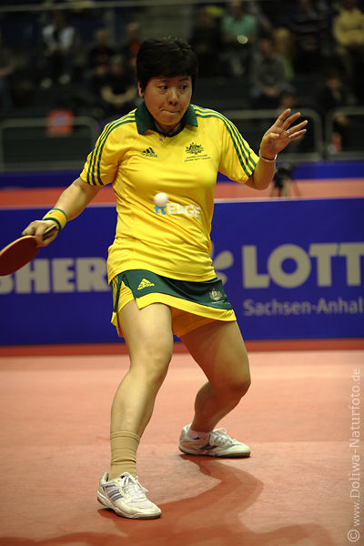 Lian Fang LAY am Ball Tischtennis Australien Spielerin Aktionfoto