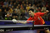 Ma Long am Ball über Tischnetz Chinas Pingpongstar Tischtennis Aktion-Sportbild