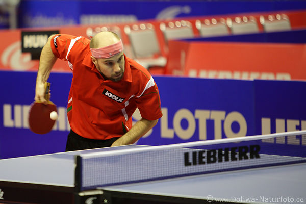 Ballaufschlag des Adam Pattantyus Tischtennis-Technik Ungarn Nationalspieler