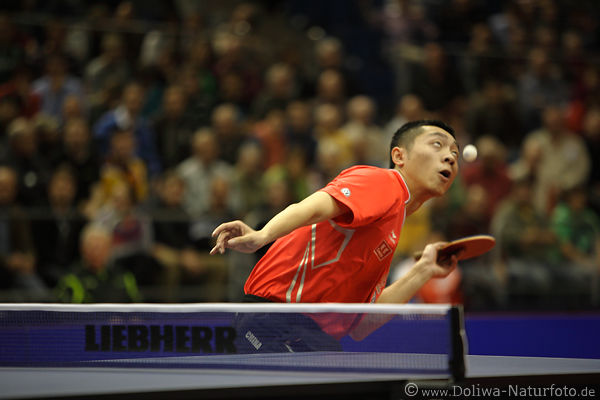 Xu Xin hat den Ball gut in den Augen China Pingpongstar
