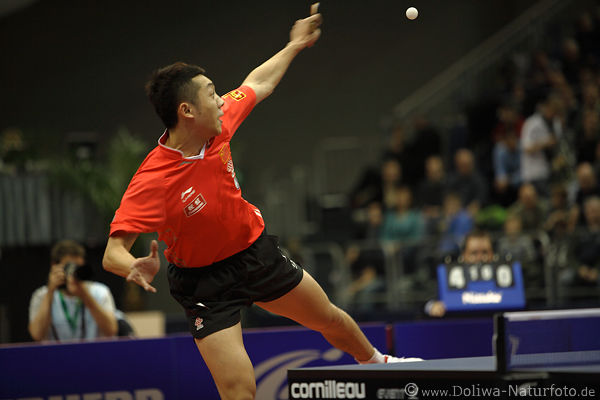 Penholder Xu Xin akrobatische Tischtennis-Attacke Link-Schuss