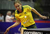 Innes Claire Campbell am Ball Topspin ziehen Tischtennis Aktion Spielfoto in Australien-Gelbtrikot