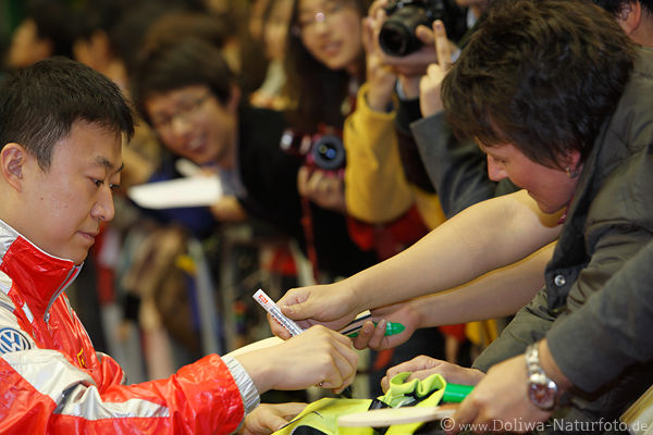 Ma Lin Superstar Autogrammstunde bei weiblichen Fans
