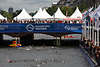 911081_ Triathlon-Schwimmer Foto unter Reesendammbrcke, Jedermann Staffeln Sprintdistanz in Alster Bild