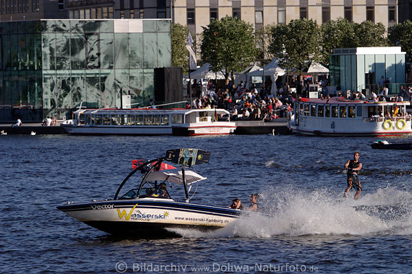 Wasserski Dynamik Fotografie an Binnenalster, Wasserskifahrer auf Brett gleiten ber Wasser