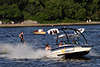 605049_ Wassersport Foto mit Kick, Wasserskifahrer Rauschtempo auf Hamburger Alster beim Wellenreiten